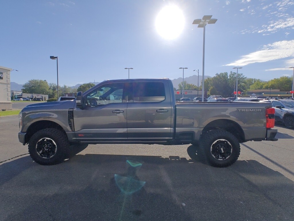 2025 Ford F-350 Platinum photo 4