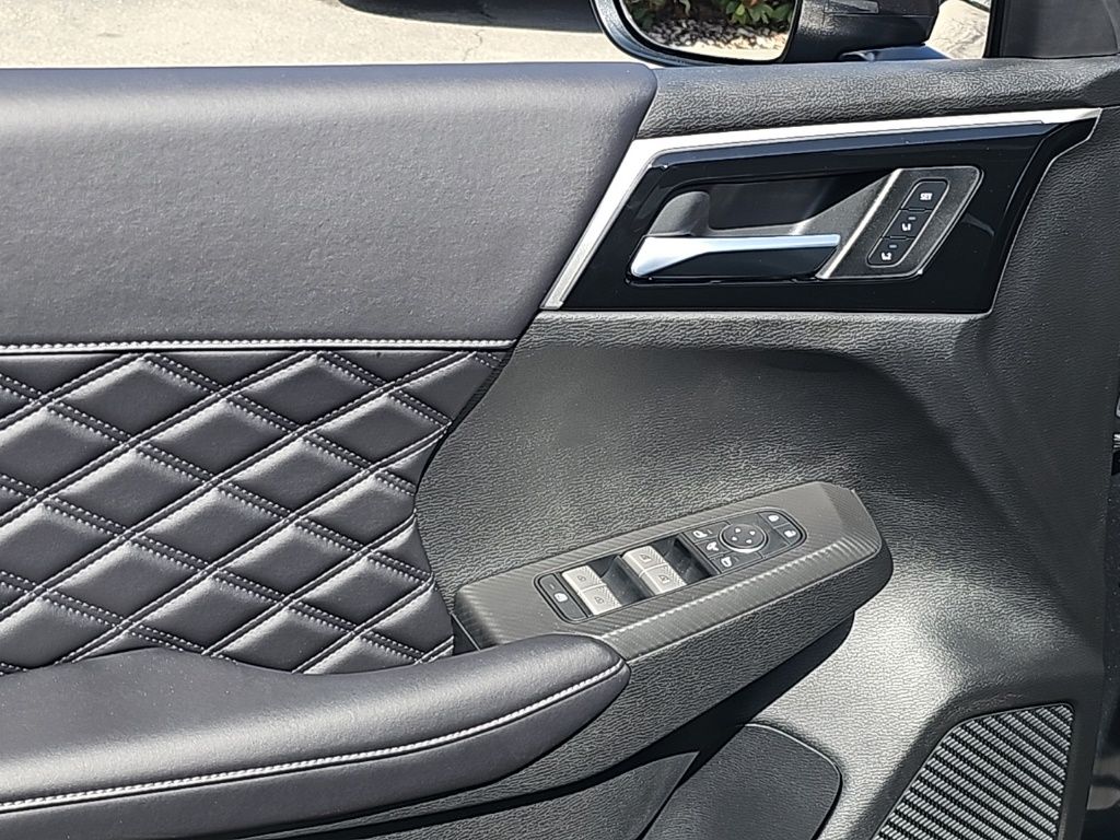 2025 Mitsubishi Outlander Plug-in Hybrid SEL - Photo 9