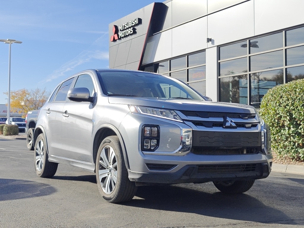 2024 Mitsubishi Outlander Sport SE's photo