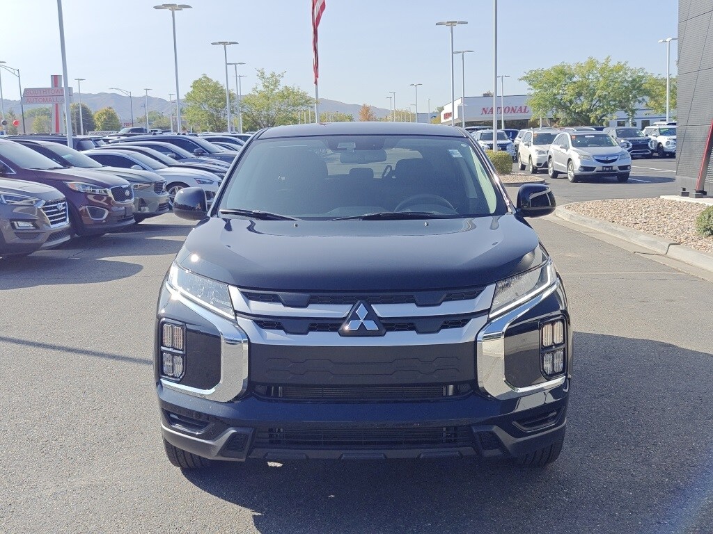 2025 Mitsubishi Outlander Sport LE photo 2