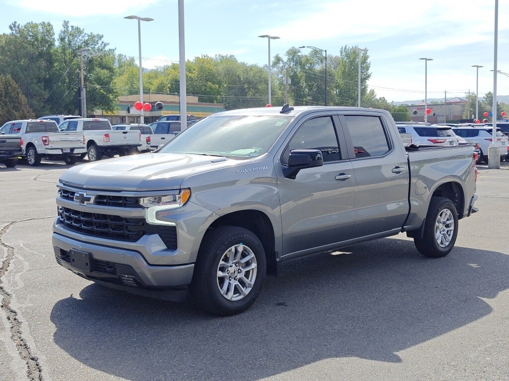 2024 Chevrolet Silverado 1500 RST photo 3