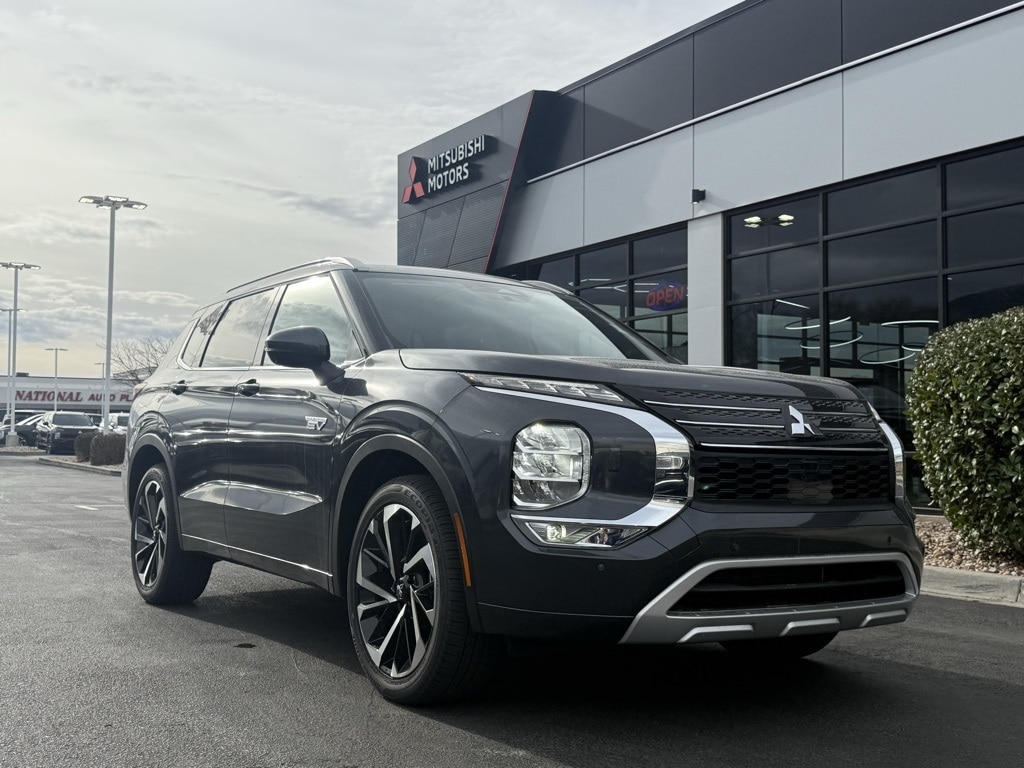 2025 Mitsubishi Outlander Plug-in Hybrid SEL's photo