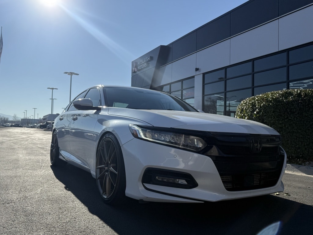2018 Honda Accord Touring's photo