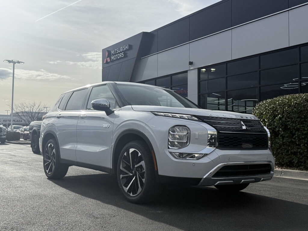2025 Mitsubishi Outlander Plug-in Hybrid SE's photo