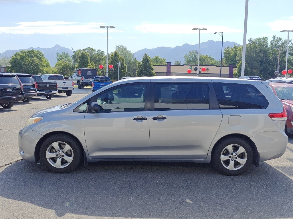2014 Toyota Sienna L photo 4