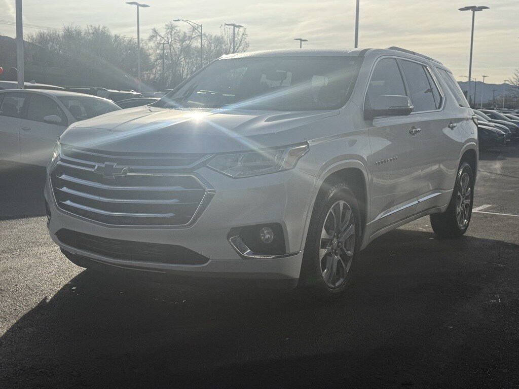 2018 Chevrolet Traverse Premier photo 2