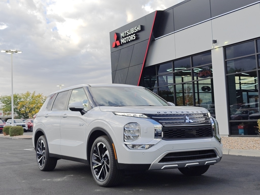 2025 Mitsubishi Outlander Plug-in Hybrid SE's photo