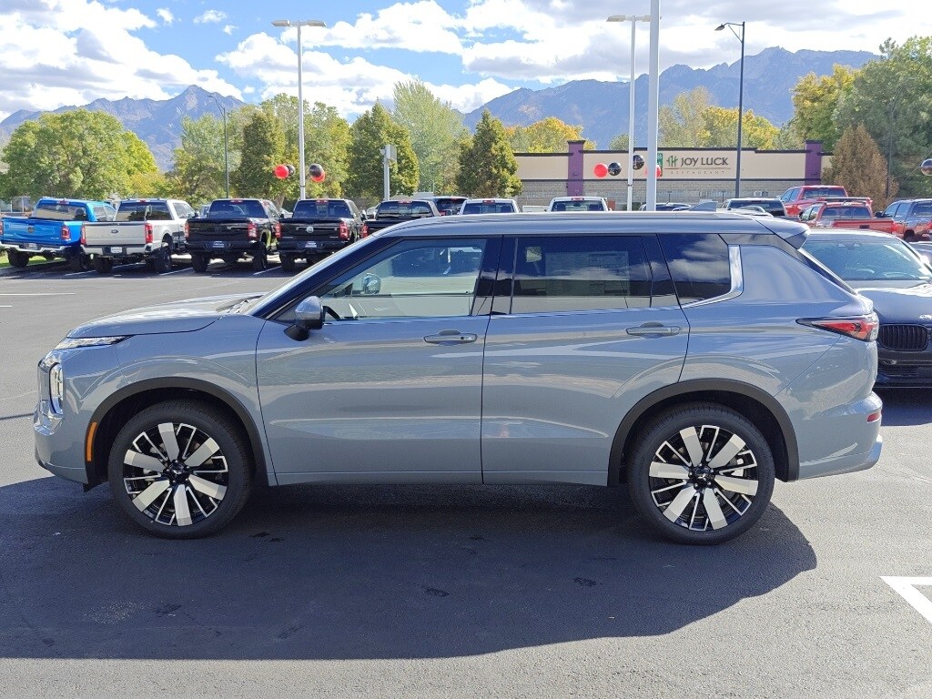 2025 Mitsubishi Outlander SEL GT photo 3
