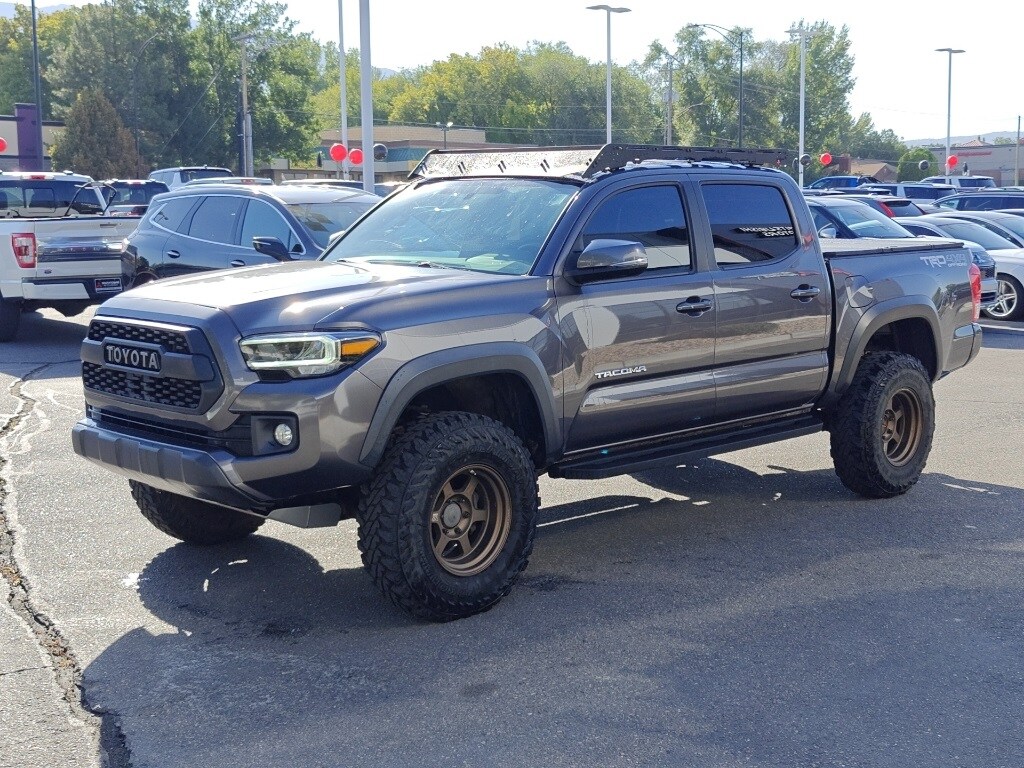 2017 Toyota Tacoma TRD Off-Road photo 2