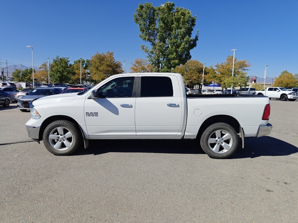 2017 Ram 1500 SLT photo 3