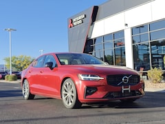 2021 Volvo S60 T5 Momentum Sedan
