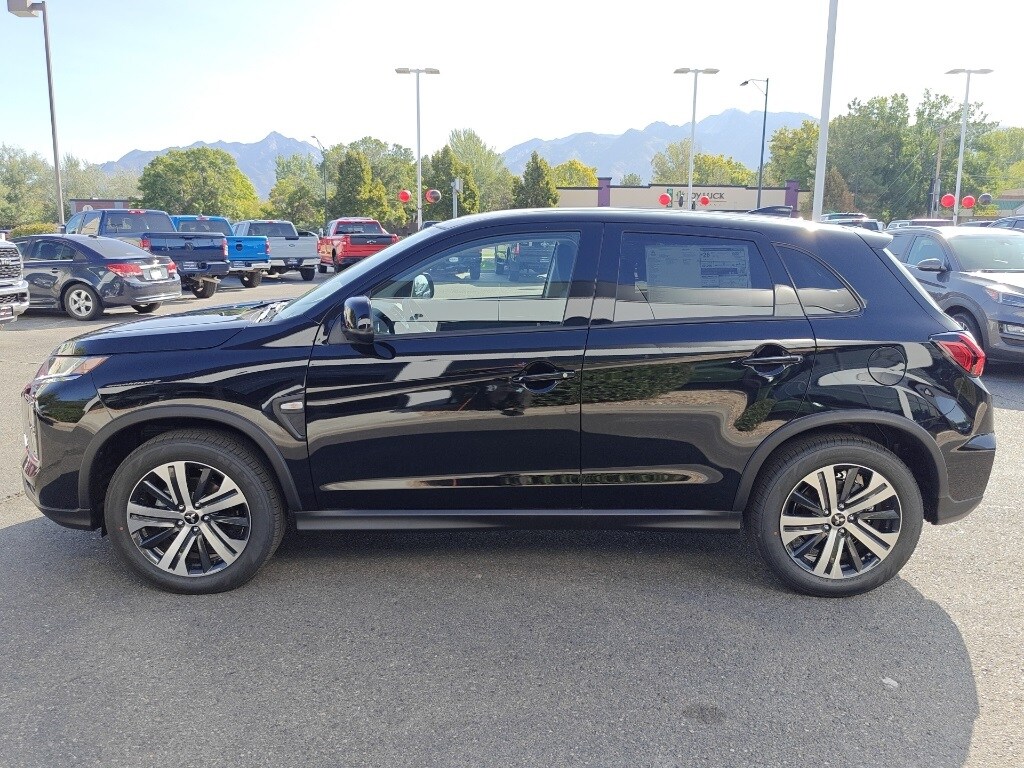 2025 Mitsubishi Outlander Sport LE photo 4