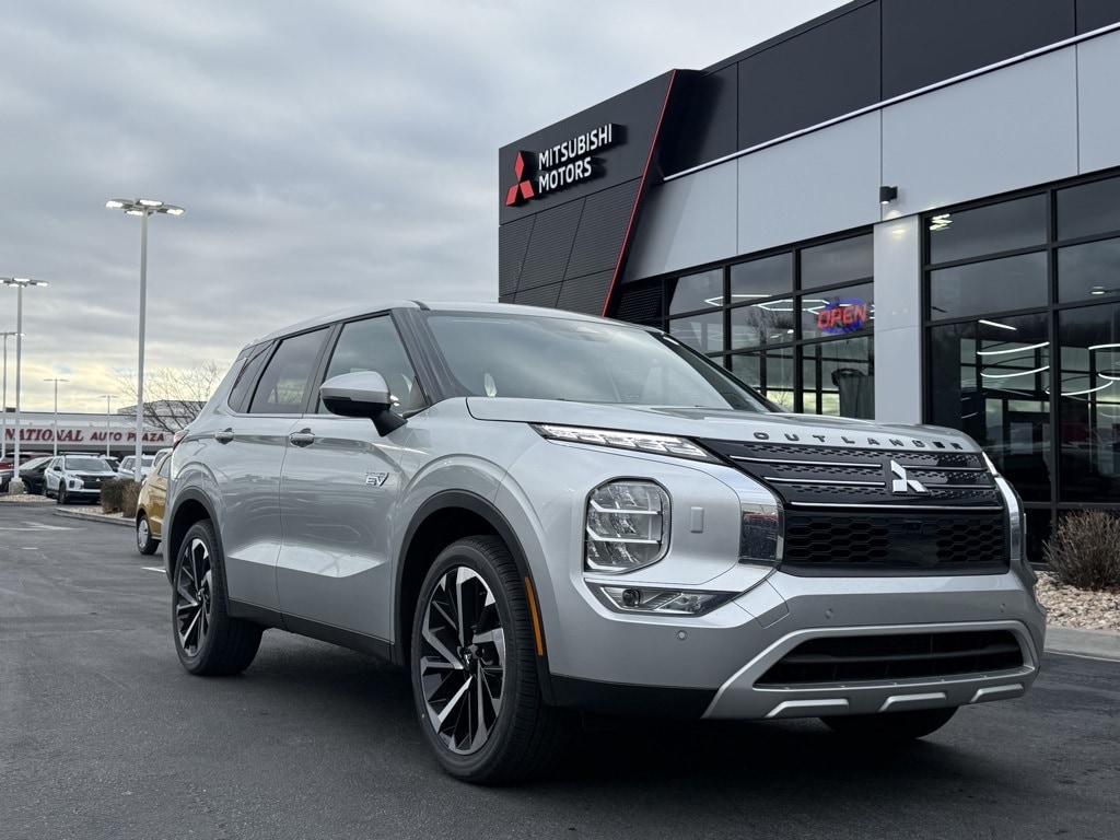 2025 Mitsubishi Outlander Plug-in Hybrid SE's photo