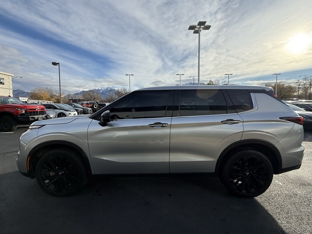 2023 Mitsubishi Outlander SE Black Edition Ralliart photo 4