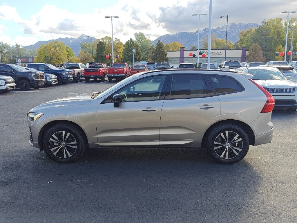 2025 Volvo XC60 B5 Core photo 4