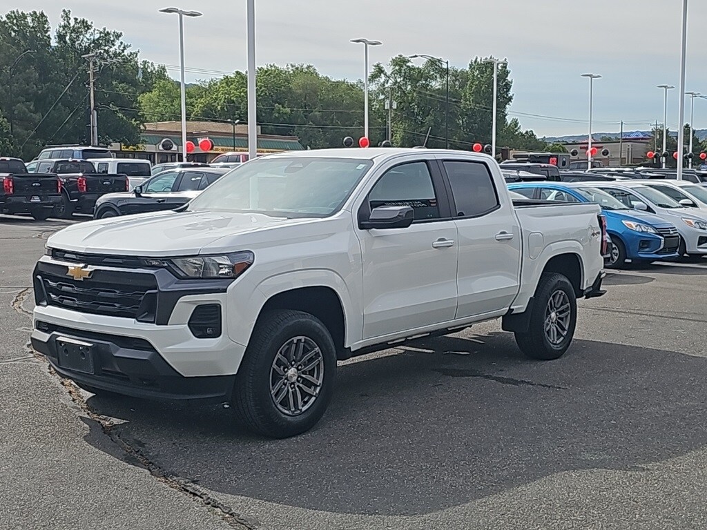 2023 Chevrolet Colorado LT photo 3