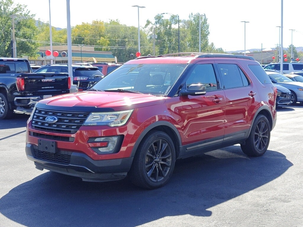2017 Ford Explorer XLT photo 2