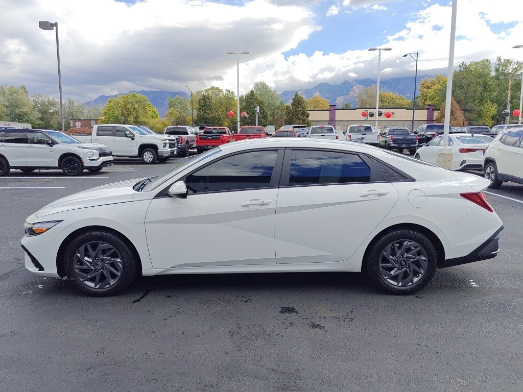 2024 Hyundai Elantra SEL photo 4