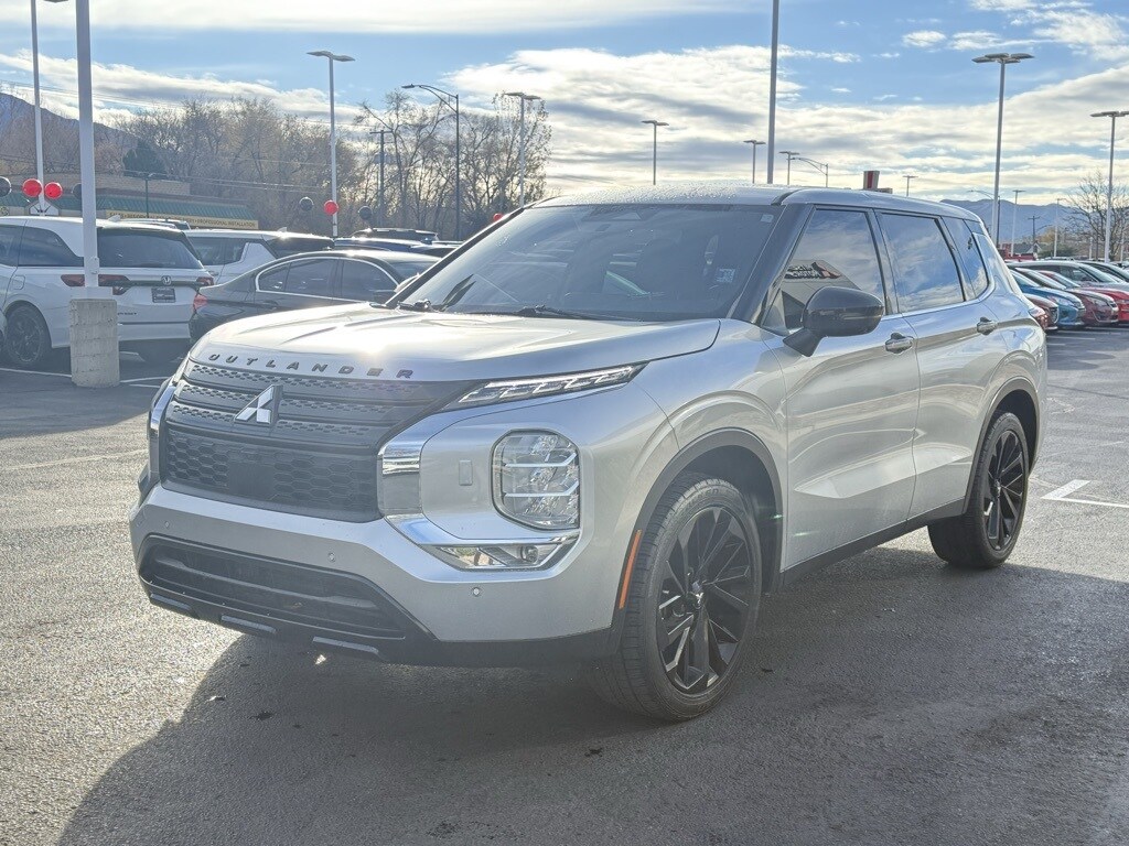 2023 Mitsubishi Outlander SE Black Edition Ralliart photo 3