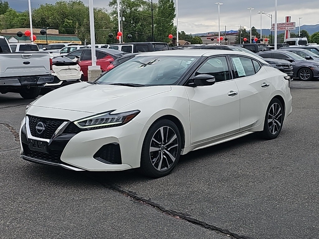 2023 Nissan Maxima SV photo 3