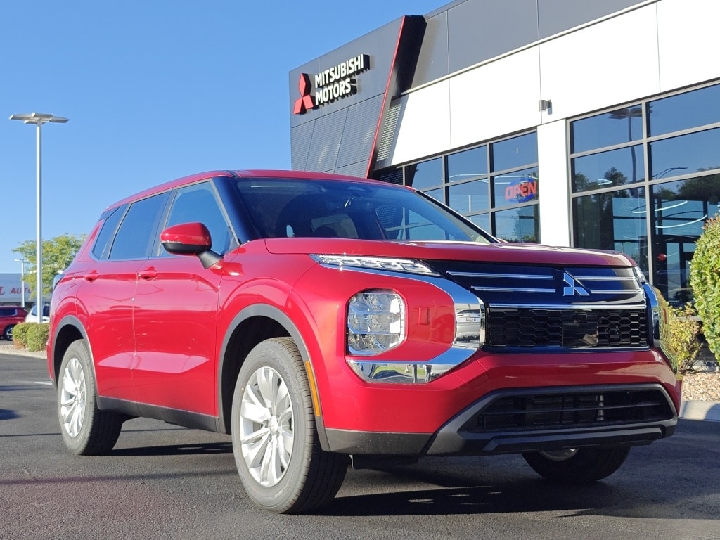 2025 Mitsubishi Outlander ES's photo