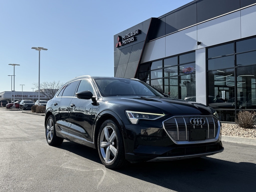 2019 Audi e-tron Premium Plus