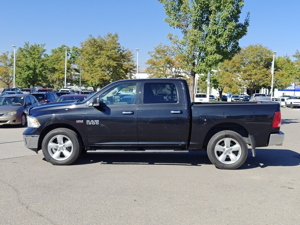 2015 Ram 1500 SLT photo 4
