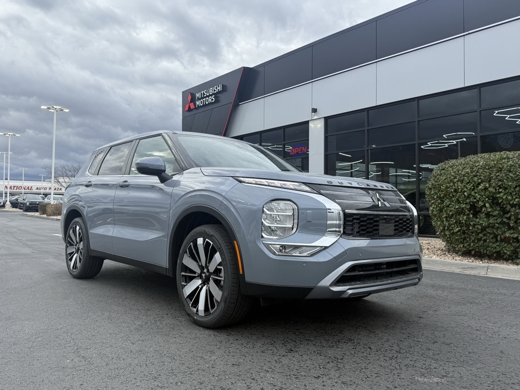 2026 Mitsubishi Outlander SE's photo