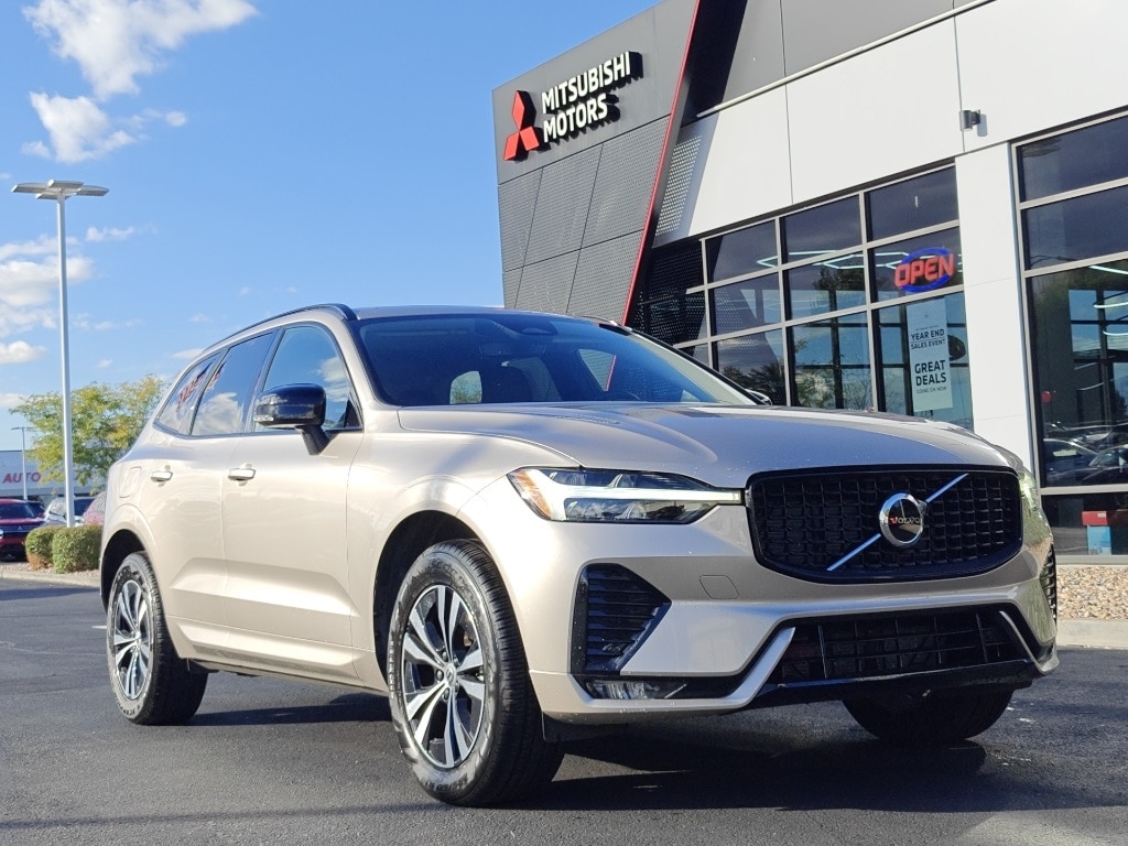 2025 Volvo XC60 Core's photo