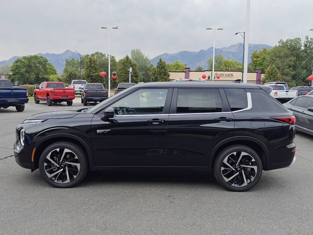 2025 Mitsubishi Outlander PHEV photo 2