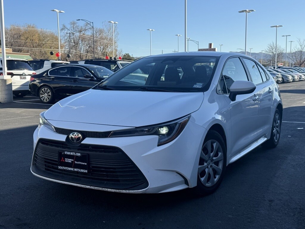 2023 Toyota Corolla LE photo 3