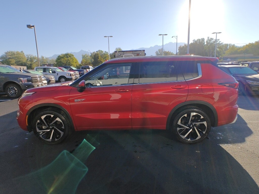 2025 Mitsubishi Outlander PHEV SEL photo 2