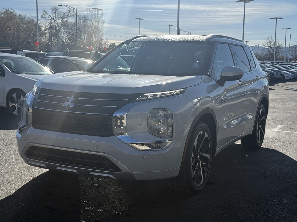 2025 Mitsubishi Outlander PHEV SEL photo 3