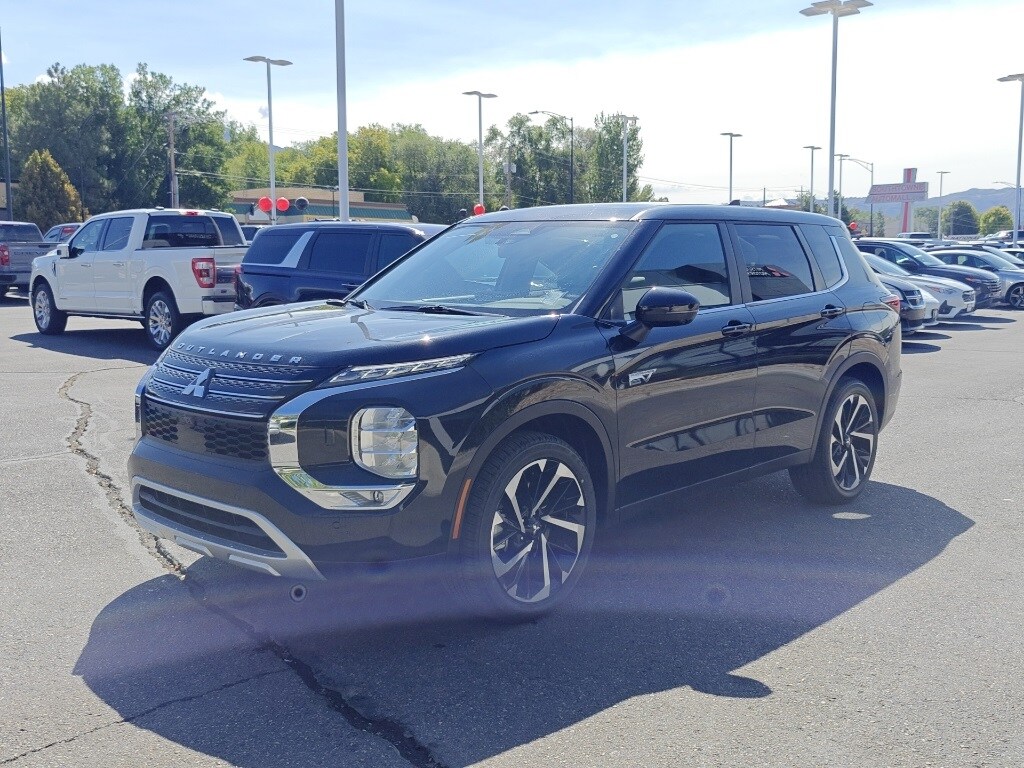 2025 Mitsubishi Outlander PHEV SE photo 2