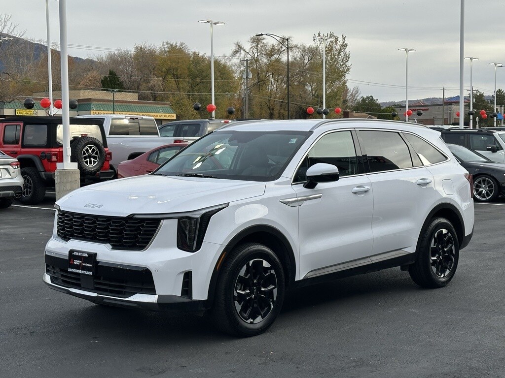 2024 Kia Sorento S photo 3