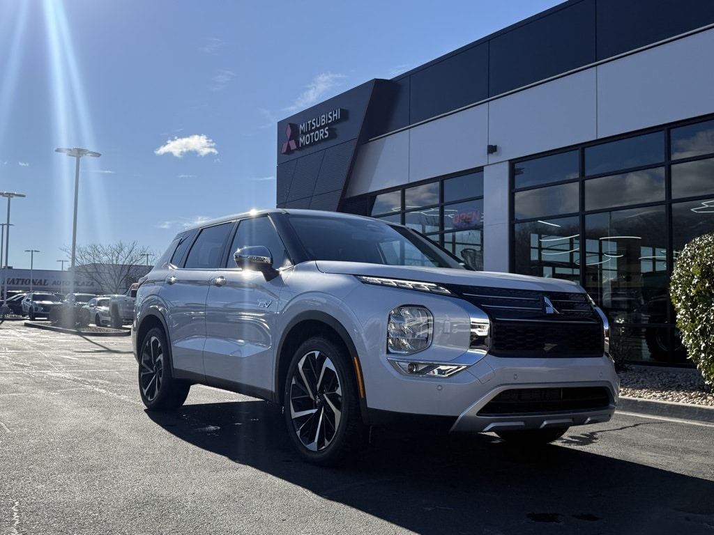 2025 Mitsubishi Outlander SE's photo