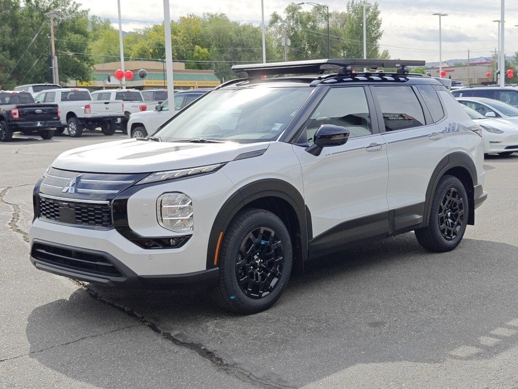 2025 Mitsubishi Outlander SE Ralliart photo 3