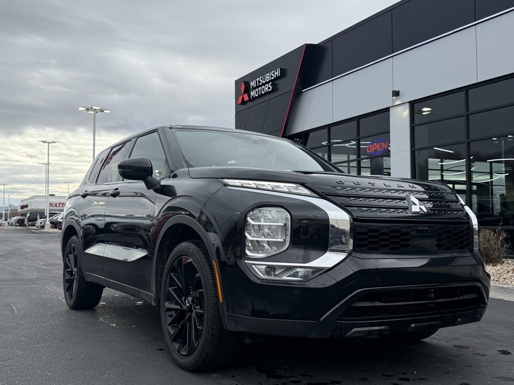 2024 Mitsubishi Outlander SE Black Edition's photo