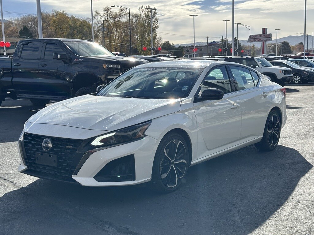 2023 Nissan Altima 2.5 SR photo 3