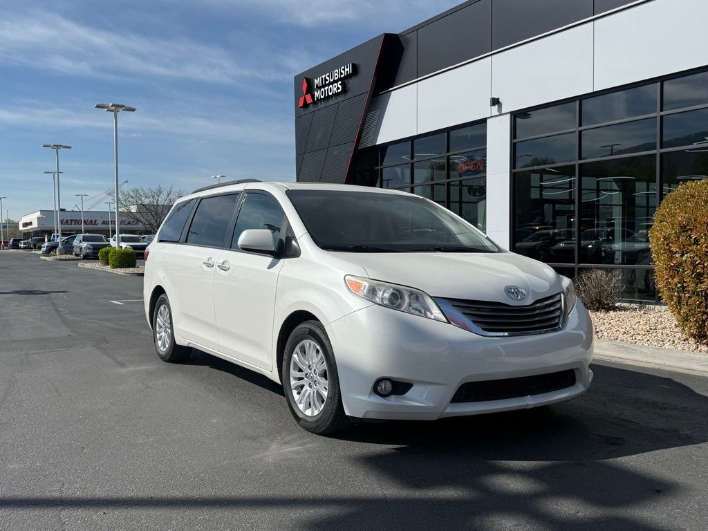 2017 Toyota Sienna XLE