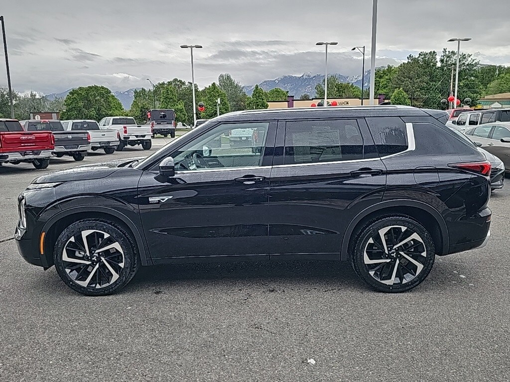 2025 Mitsubishi Outlander PHEV SEL photo 3