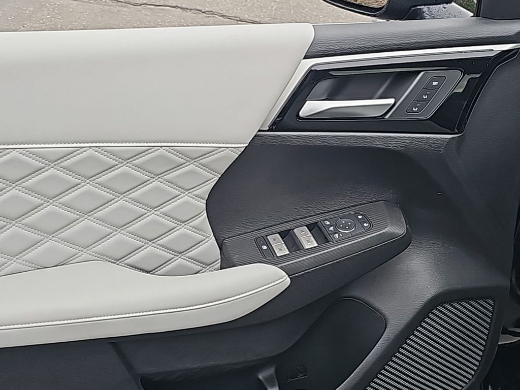 2025 Mitsubishi Outlander Plug-in Hybrid SEL - Photo 9
