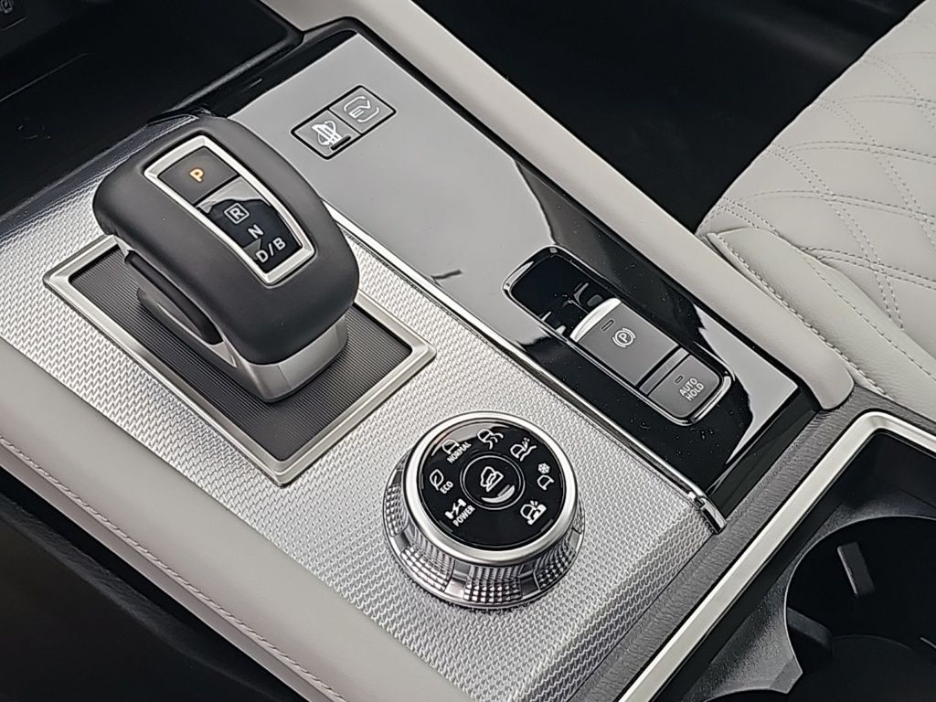 2025 Mitsubishi Outlander Plug-in Hybrid SEL - Photo 19