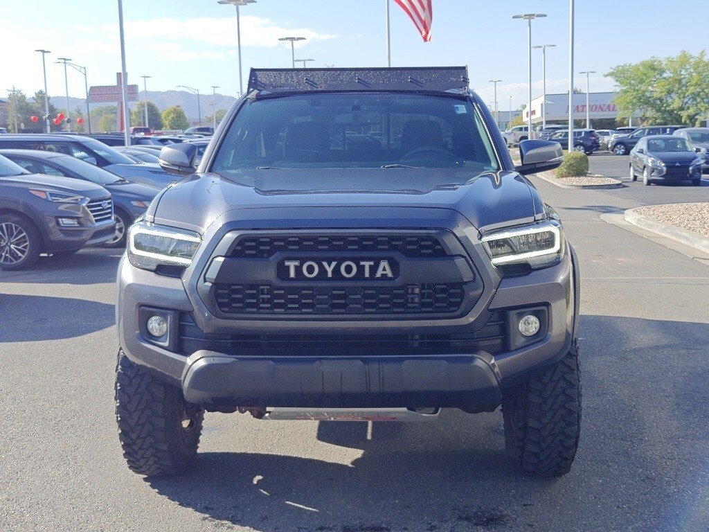 2017 Toyota Tacoma TRD Off-Road photo 2