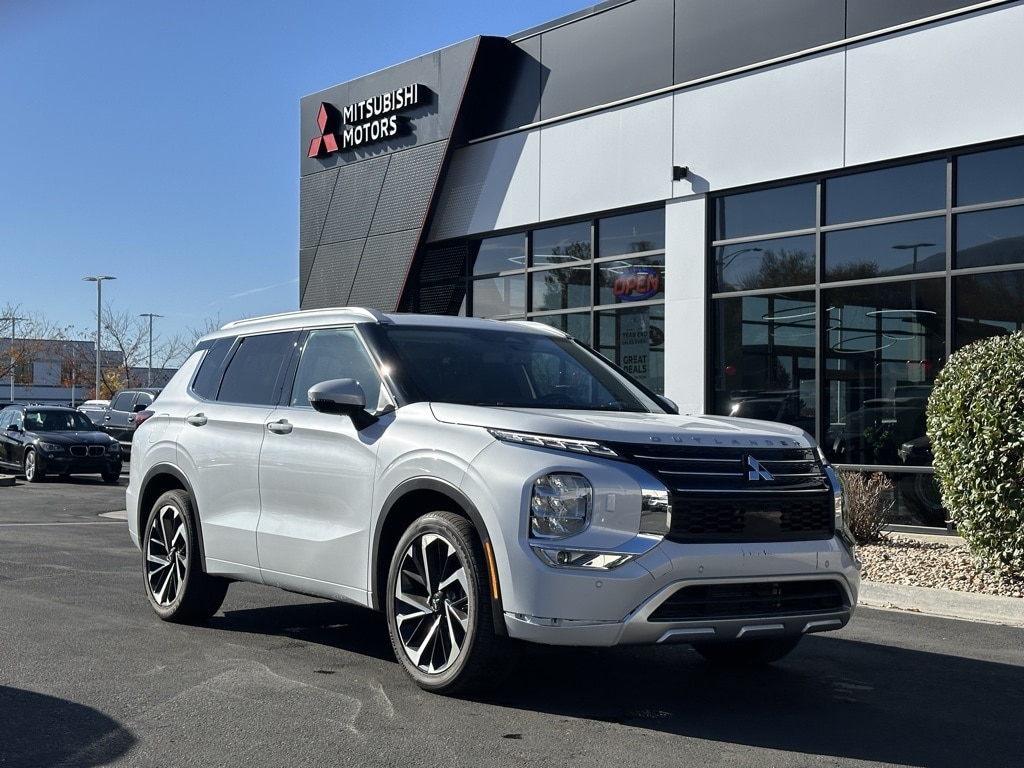 2024 Mitsubishi Outlander SEL's photo