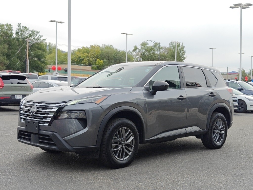 2024 Nissan Rogue S photo 2