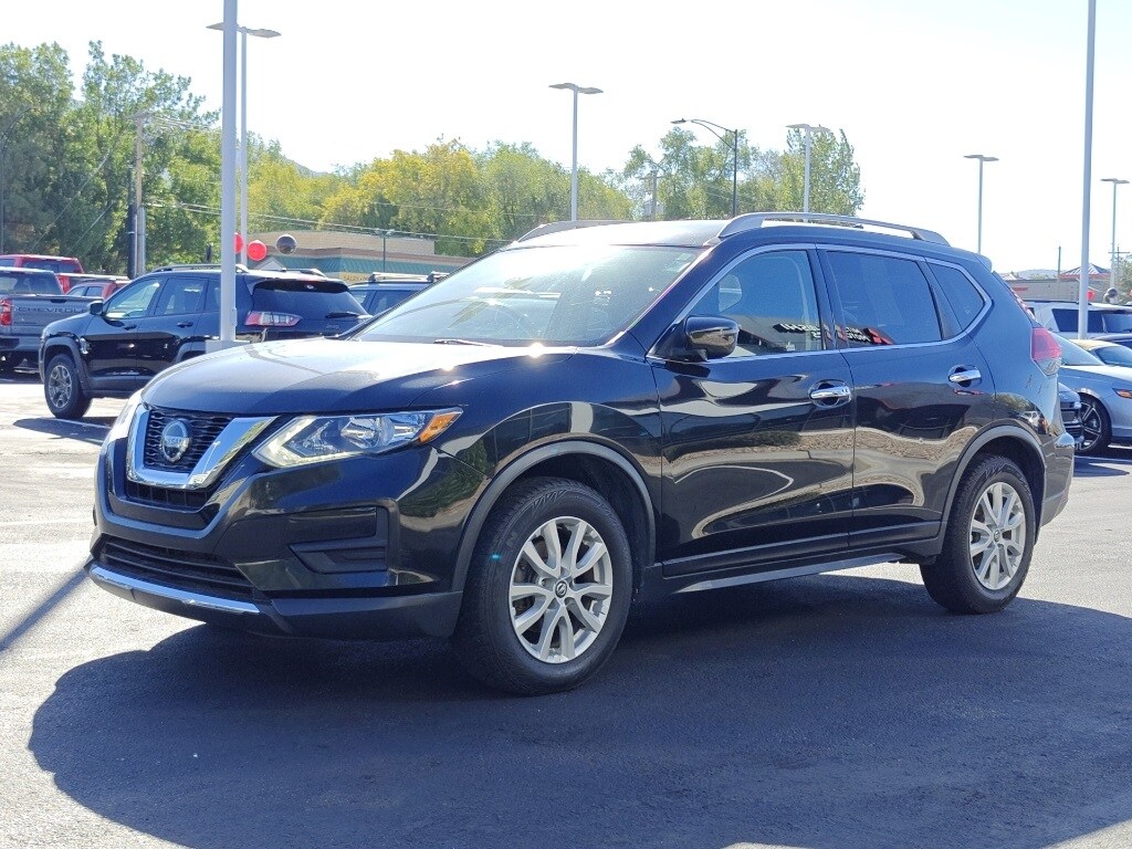 2019 Nissan Rogue SV photo 3