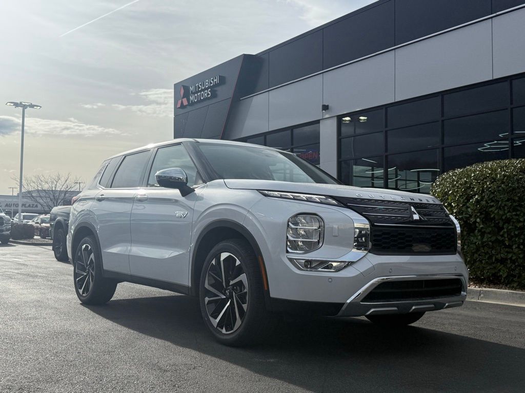 2025 Mitsubishi Outlander Plug-in Hybrid SE S-AWC's photo