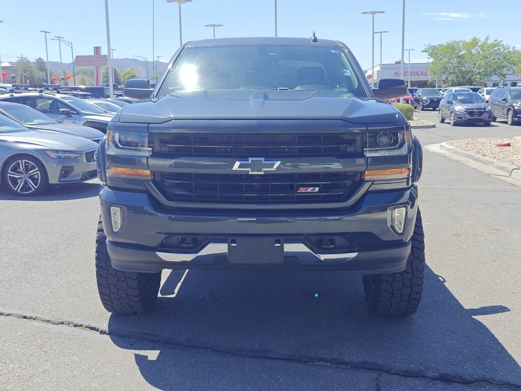 2017 Chevrolet Silverado 1500 LT2 photo 2