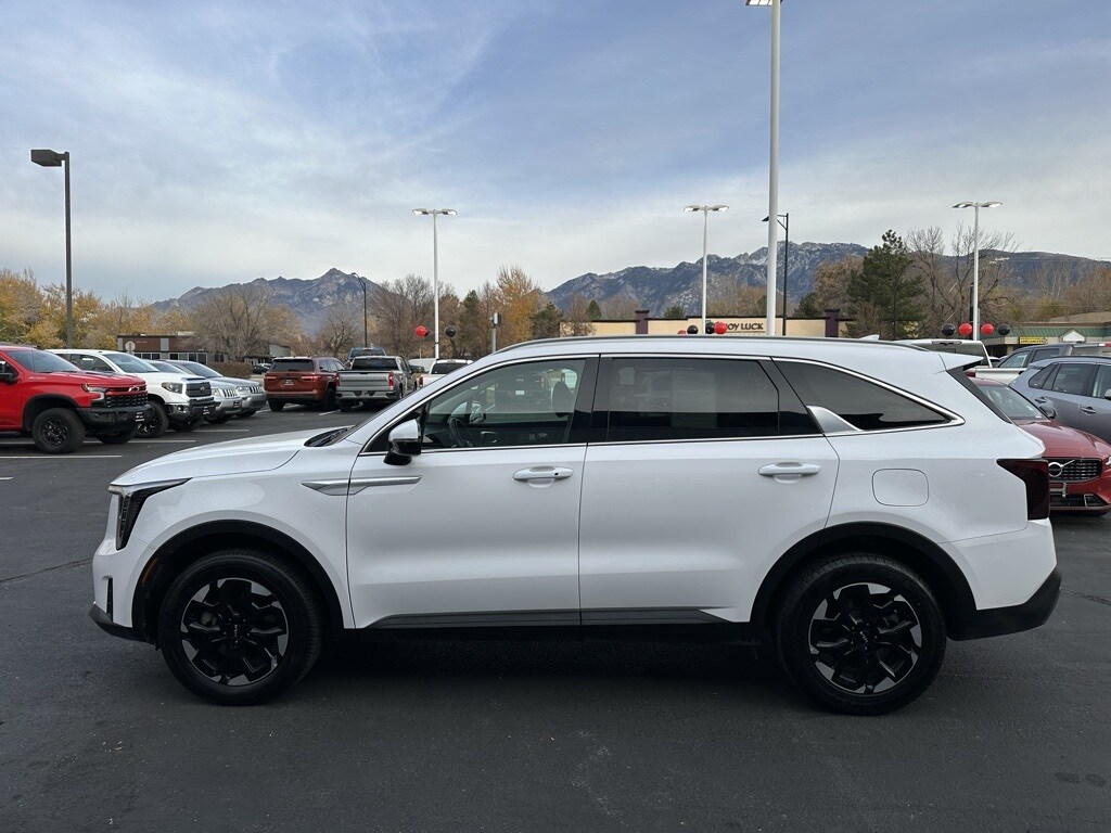 2024 Kia Sorento S photo 4